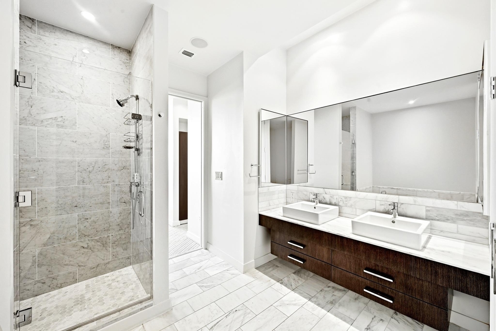 210 Lavaca St - Photo 9