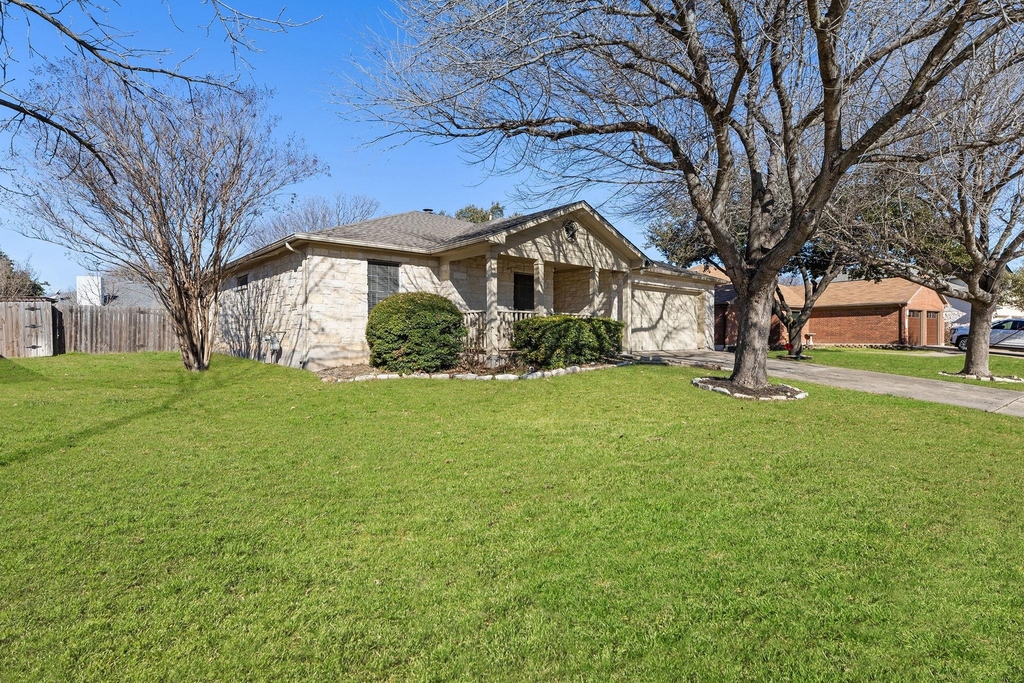 3812 Eagles Nest St - Photo 1