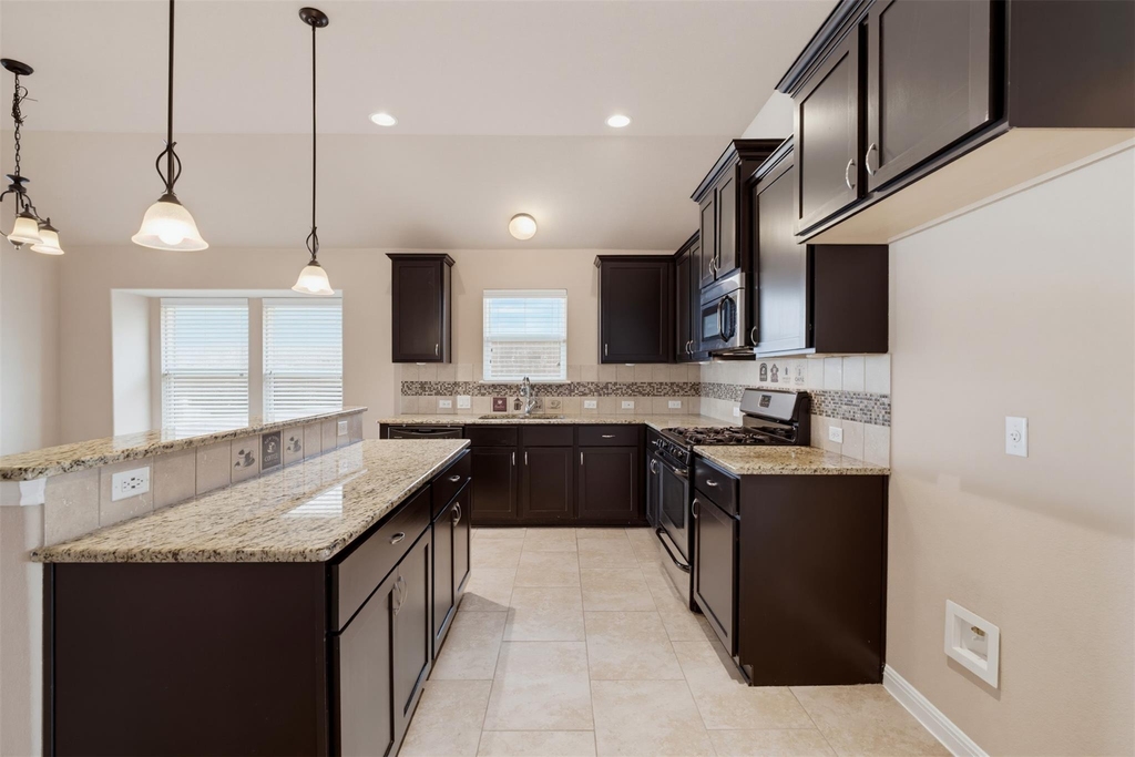 6033 Roma St - Photo 2