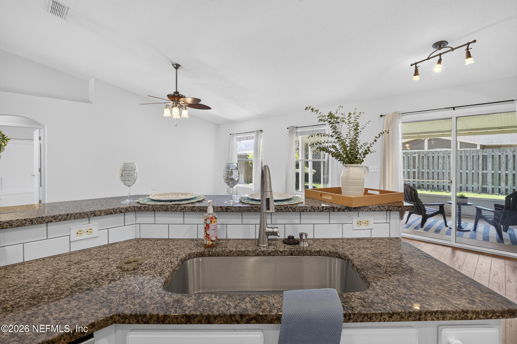 12838 Chets Creek Drive N - Photo 18