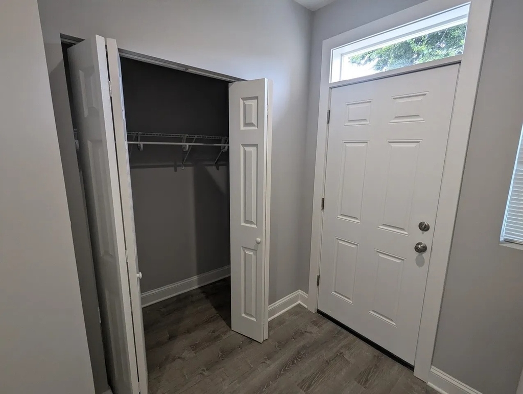 7050 W Higgins Avenue - Photo 7