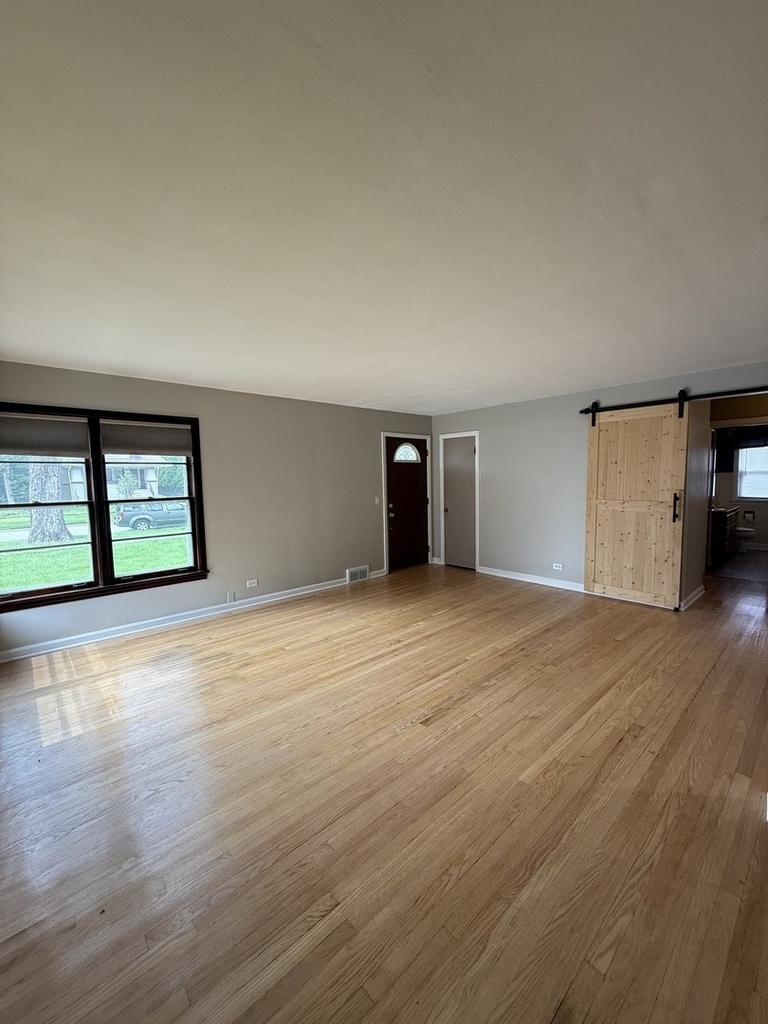 479 N Elm Avenue - Photo 1