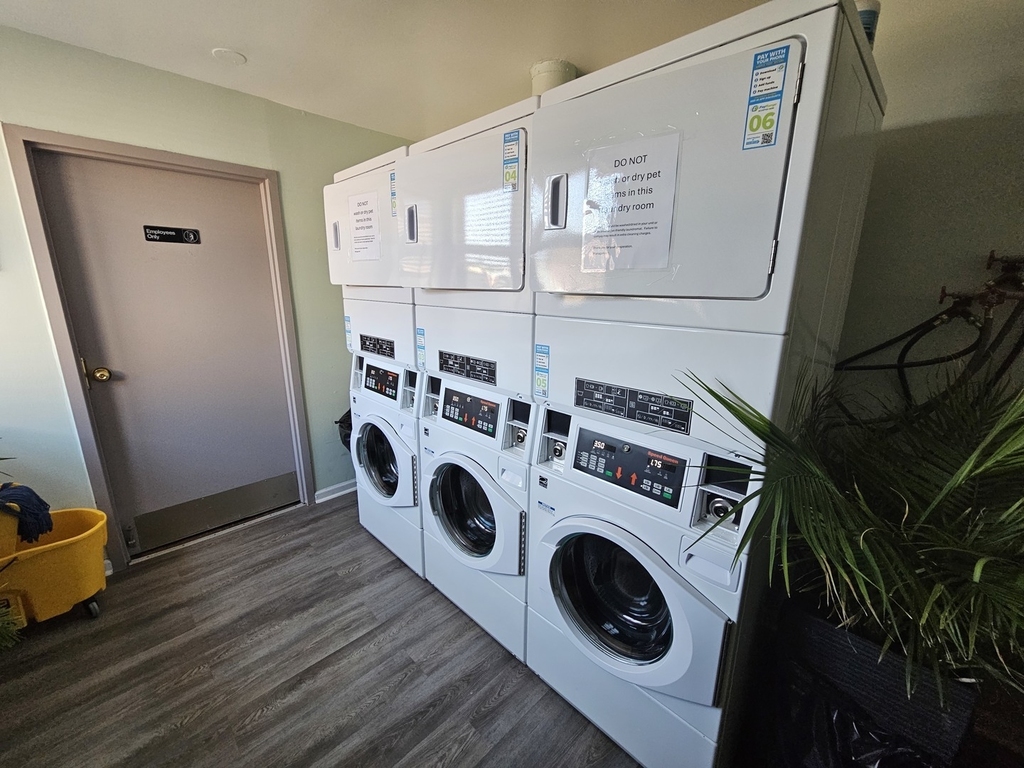 2250 N Lincoln Avenue - Photo 1