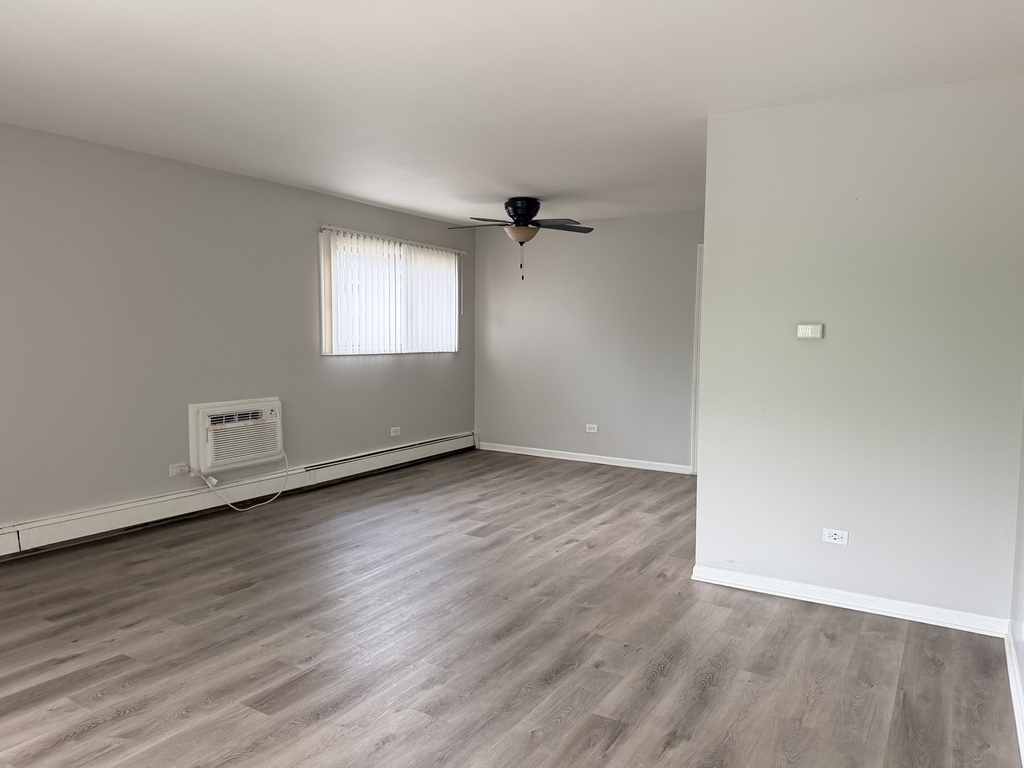 11130 S Columbus Drive - Photo 3