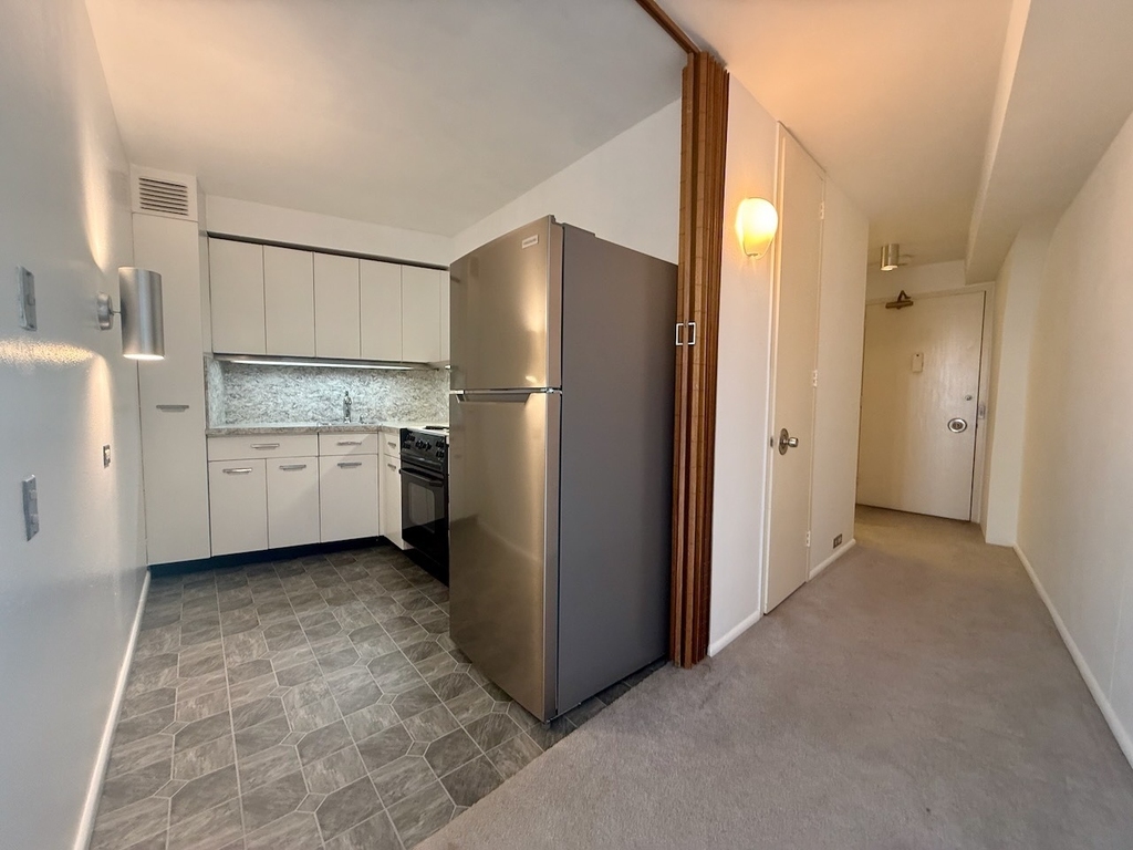 300 N State Street - Photo 5