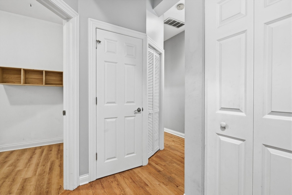 2610 W Iowa Street - Photo 9