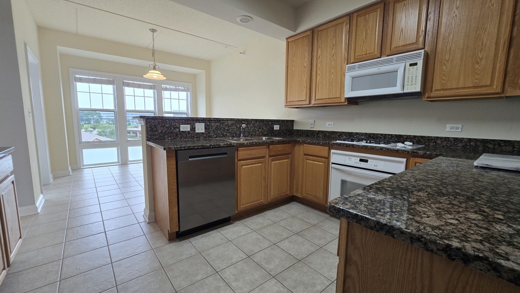 101 Pointe Drive - Photo 3