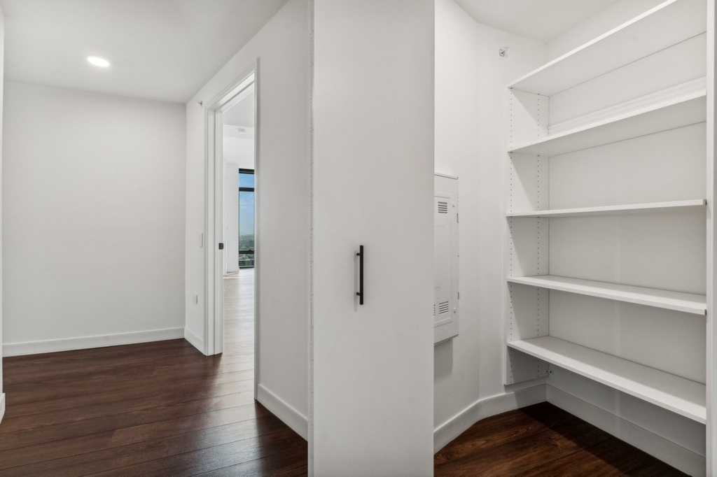 350 N Canal Street - Photo 6