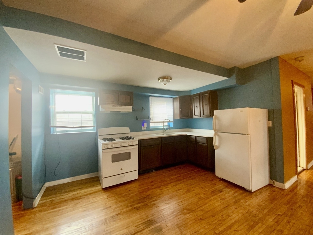 4351 N Western Avenue - Photo 2