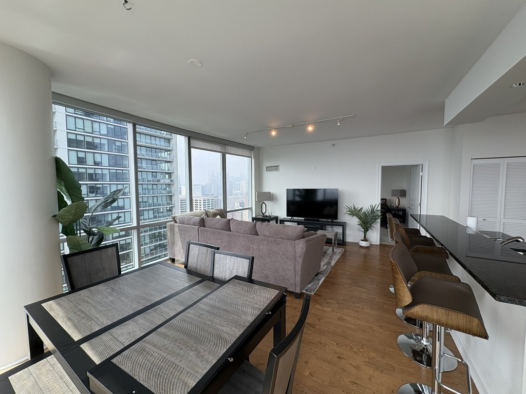 1201 S Prairie Avenue - Photo 7
