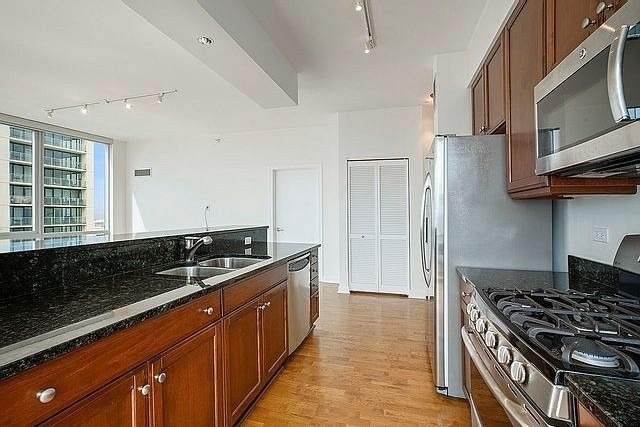1201 S Prairie Avenue - Photo 4