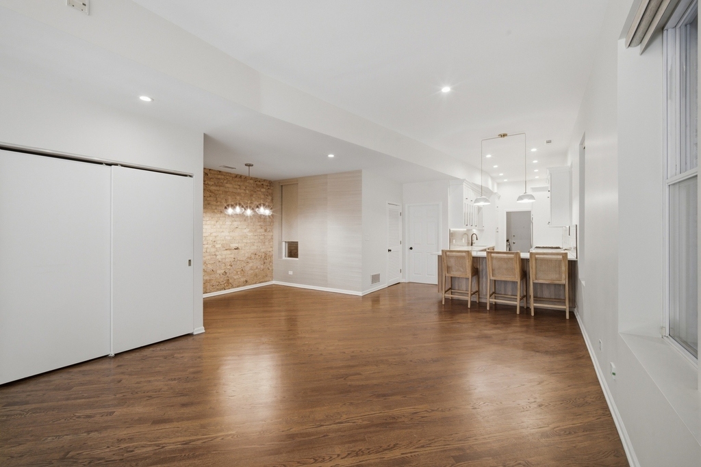 626 W Buckingham Place - Photo 4