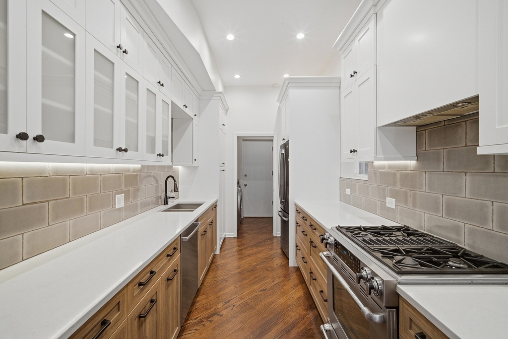 626 W Buckingham Place - Photo 7