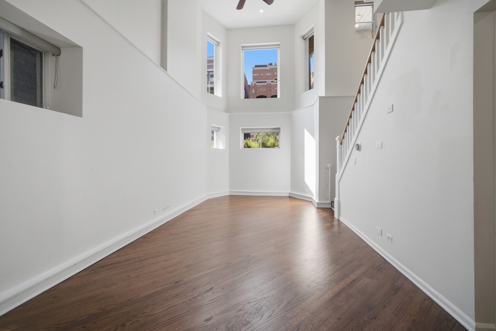 626 W Buckingham Place - Photo 10
