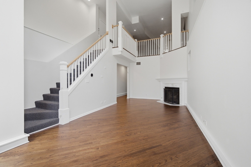626 W Buckingham Place - Photo 12