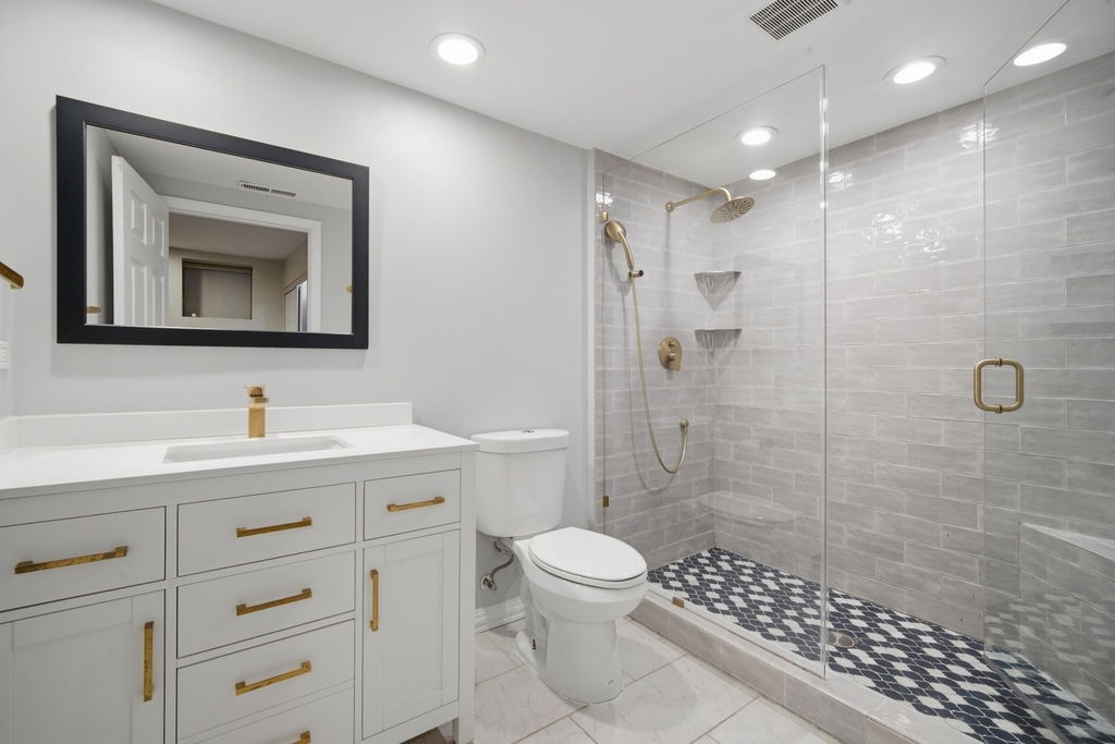 626 W Buckingham Place - Photo 16