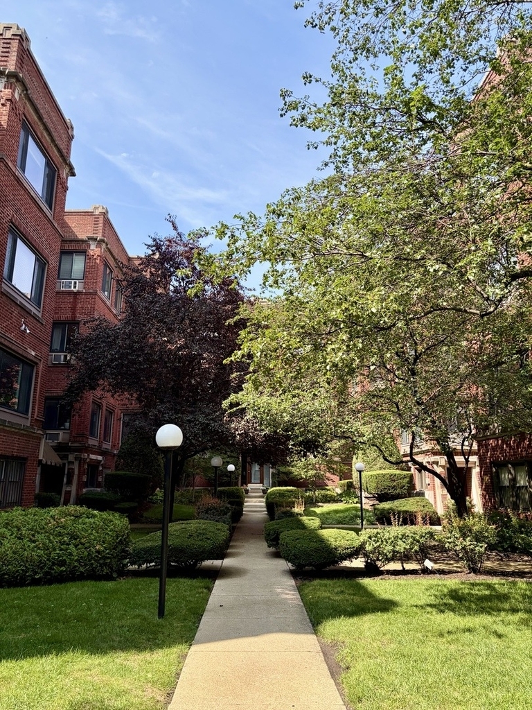 906 W Sunnyside Avenue - Photo 0