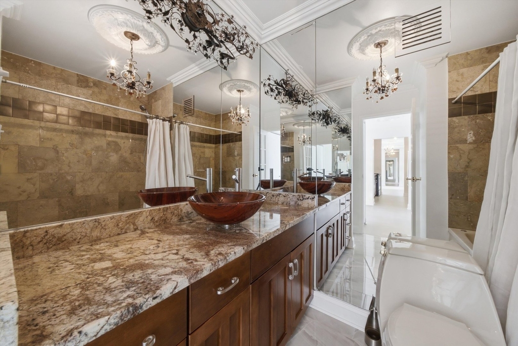 111 E Chestnut Street - Photo 13