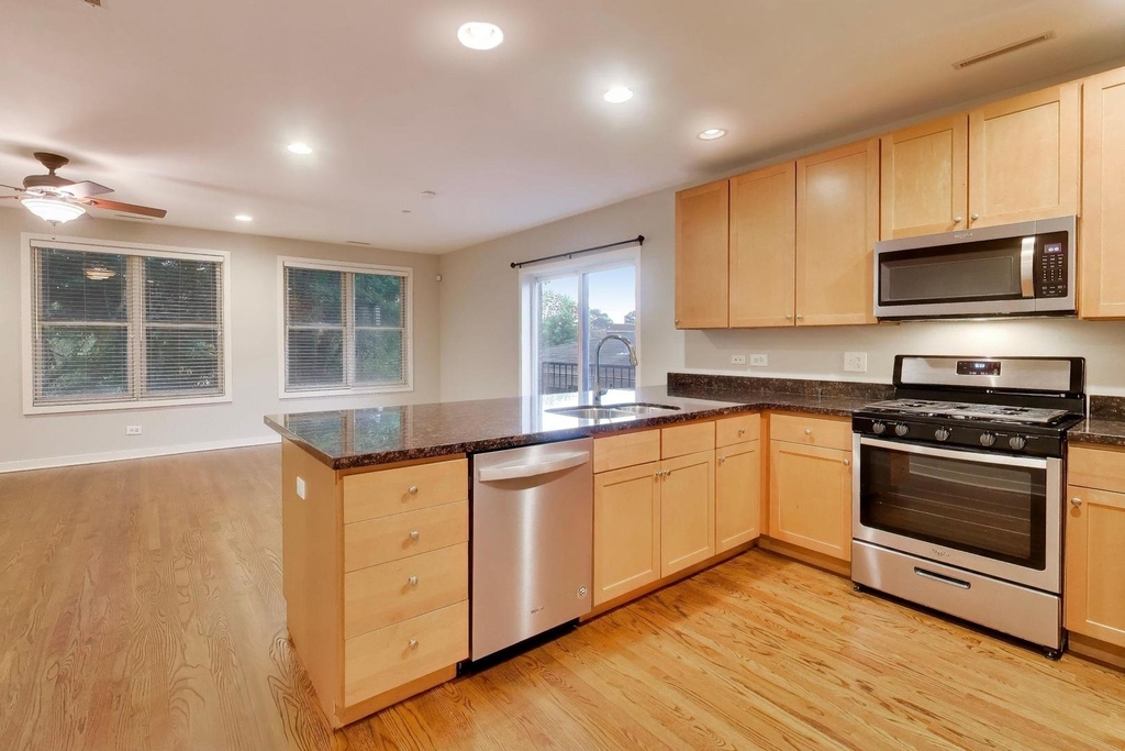 421 S Ridgeland Avenue - Photo 3