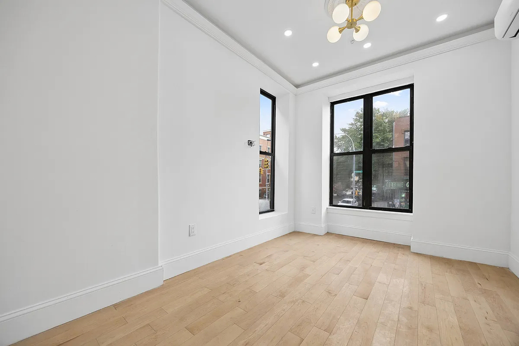663 Greene Avenue - Photo 3