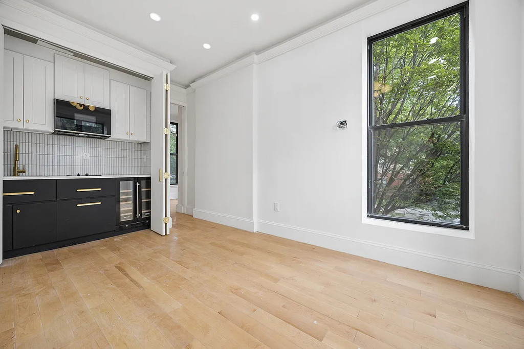 663 Greene Avenue - Photo 2