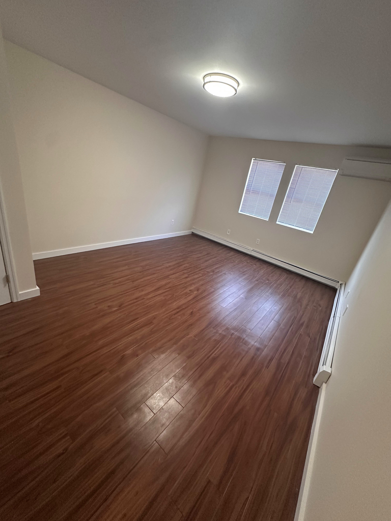 222-30 100th Avenue - Photo 4