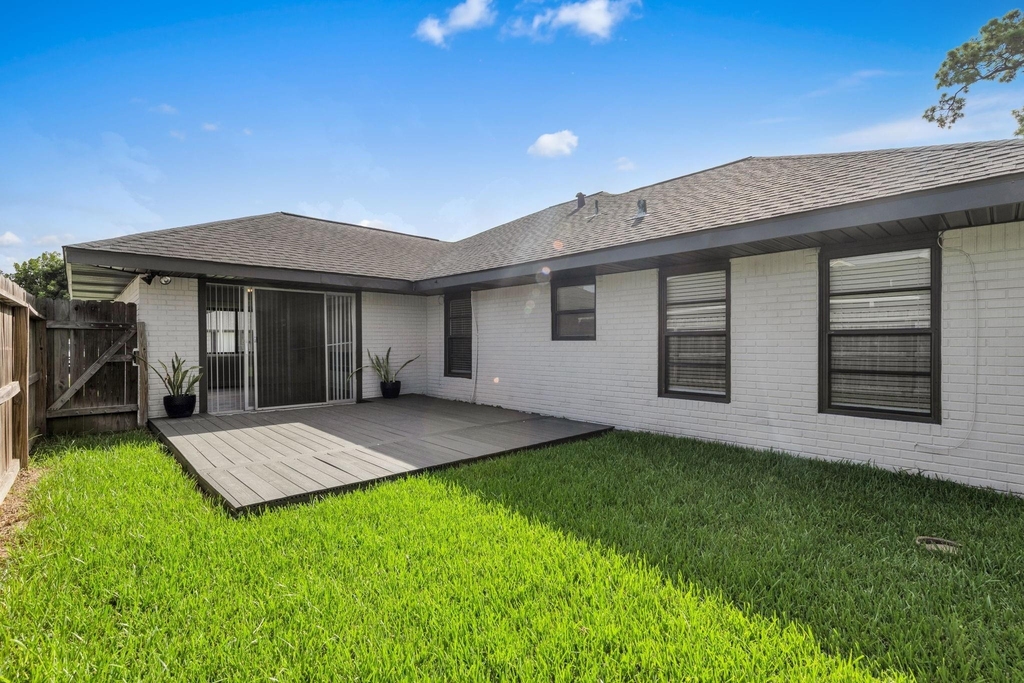 3327 Wentworth Street - Photo 3