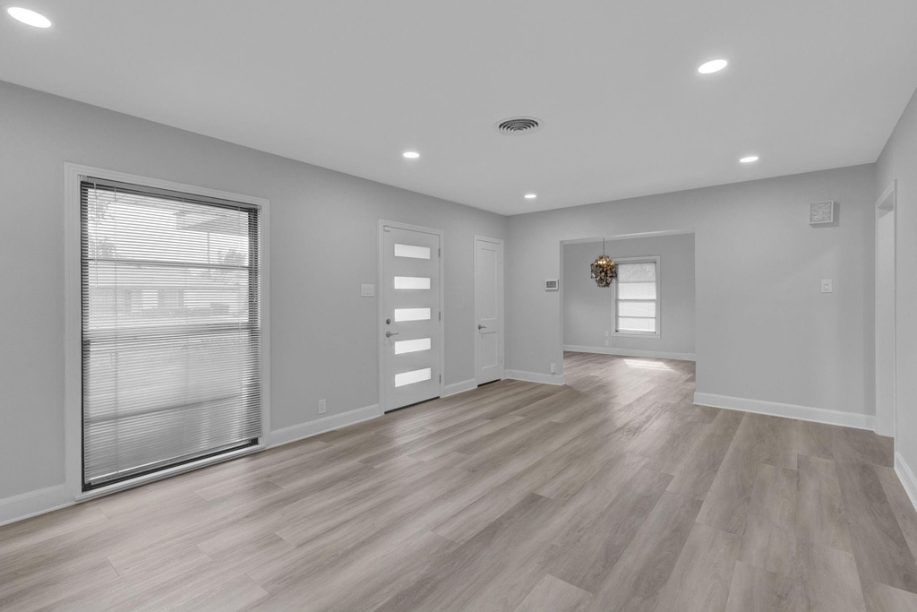 3327 Wentworth Street - Photo 6