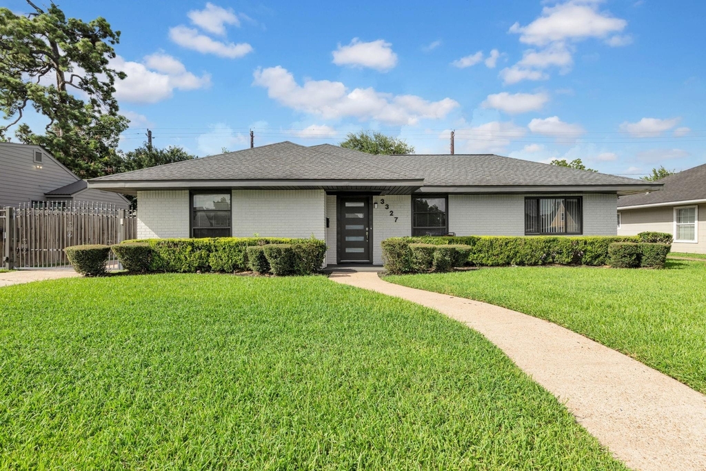 3327 Wentworth Street - Photo 0