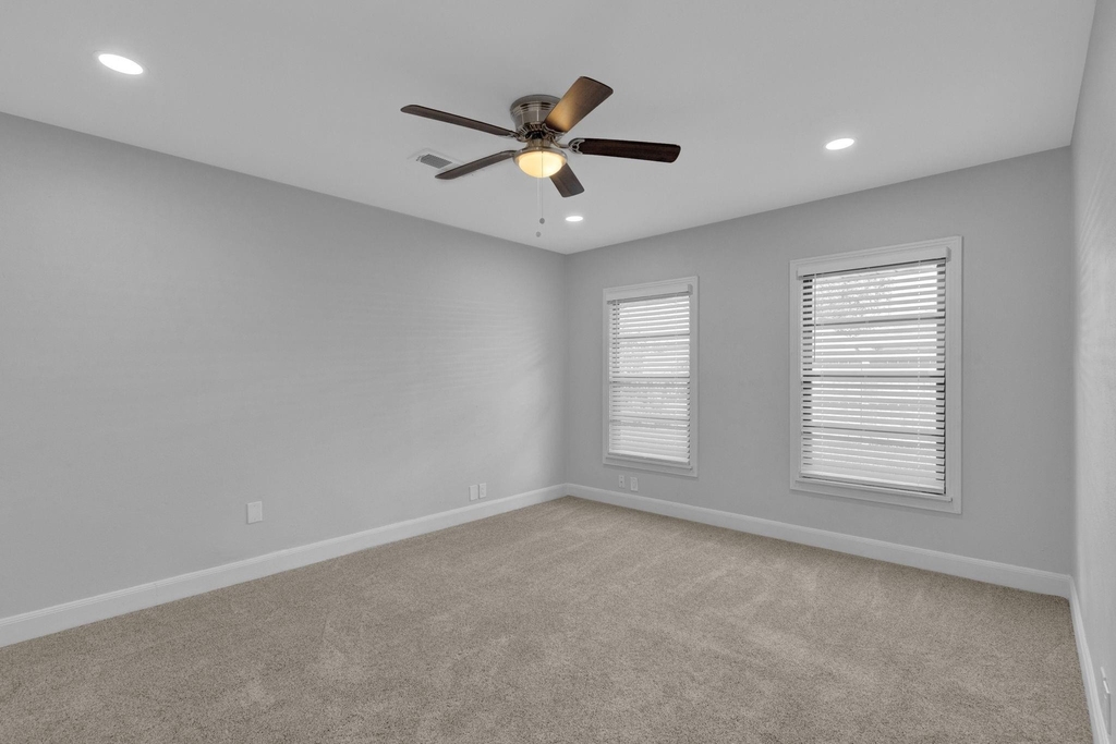 3327 Wentworth Street - Photo 18