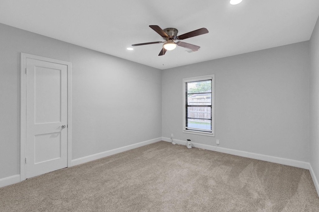 3327 Wentworth Street - Photo 14