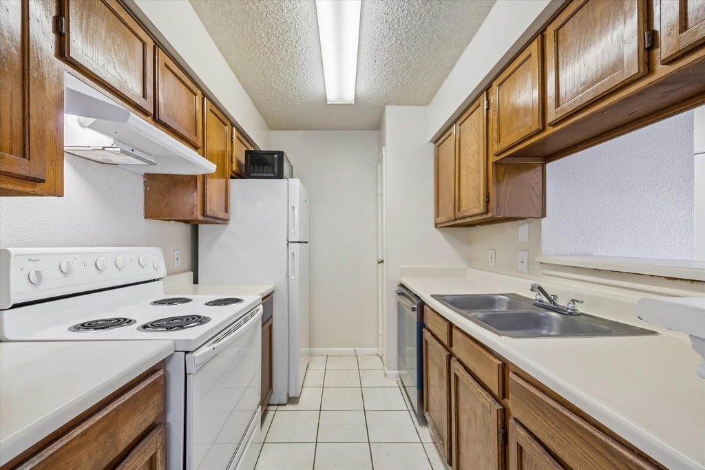 10101 S Gessner Road - Photo 3