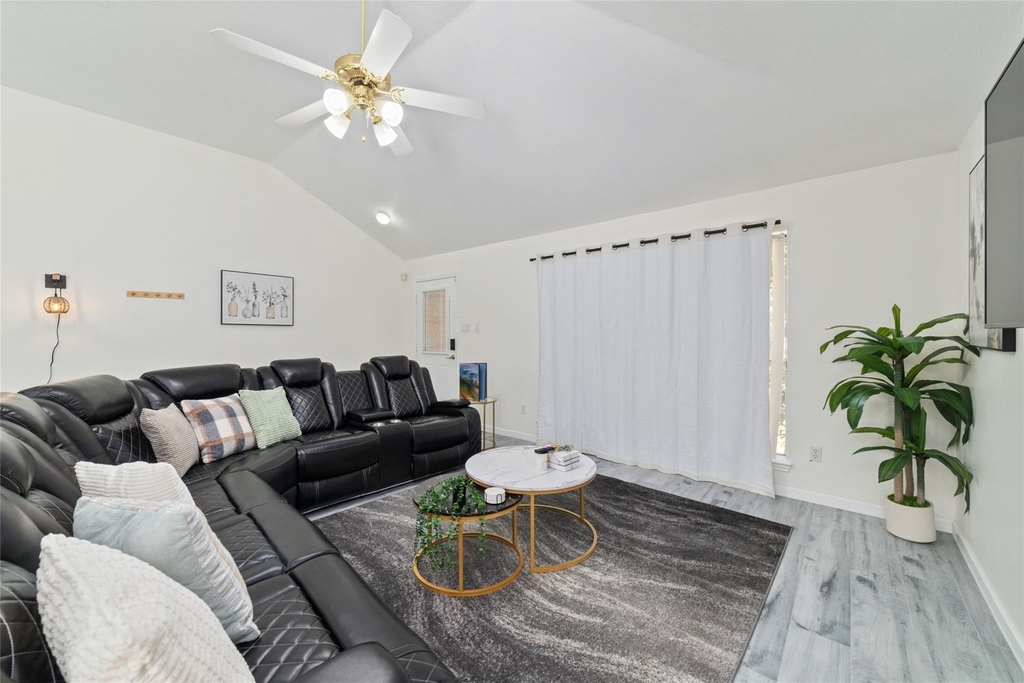 3511 Colleen Woods Circle - Photo 4