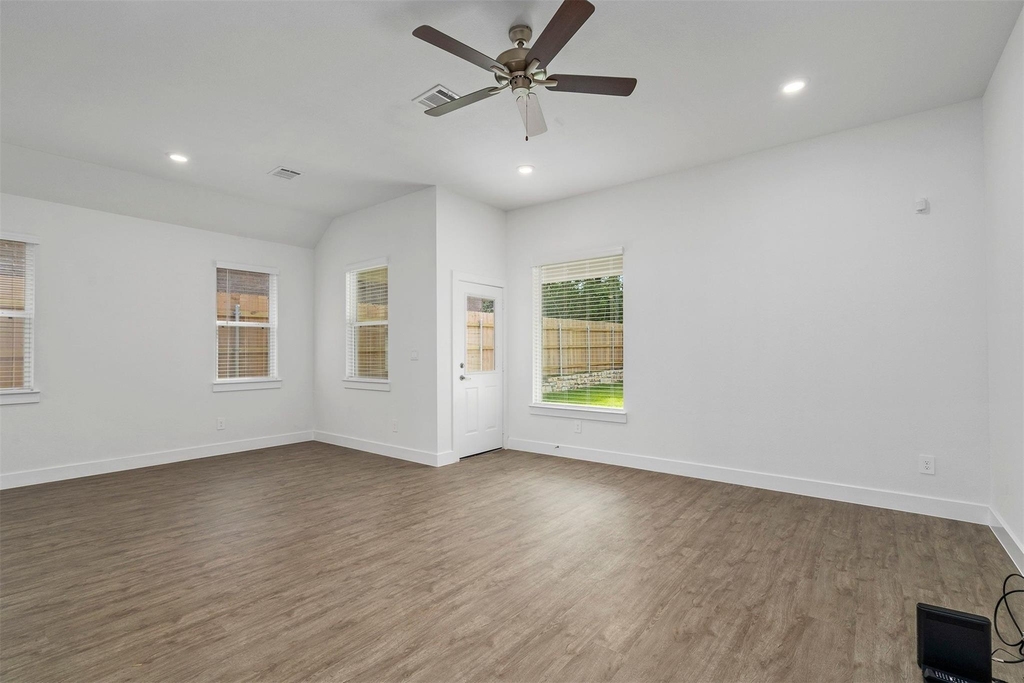 906 Golden Willow - Photo 13