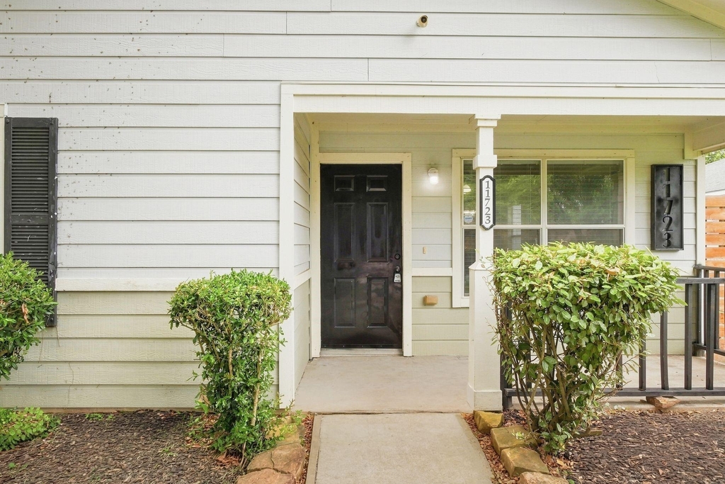 11723 Greenmesa Drive - Photo 3