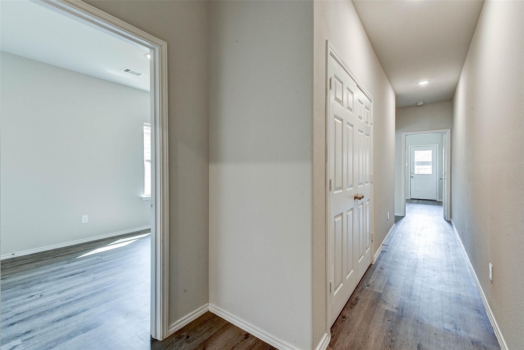 407 E Avenue G - Photo 6