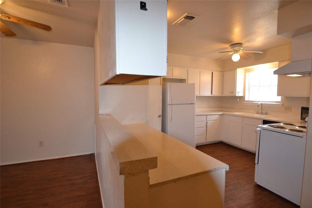 9200 W Bellfort Avenue - Photo 18