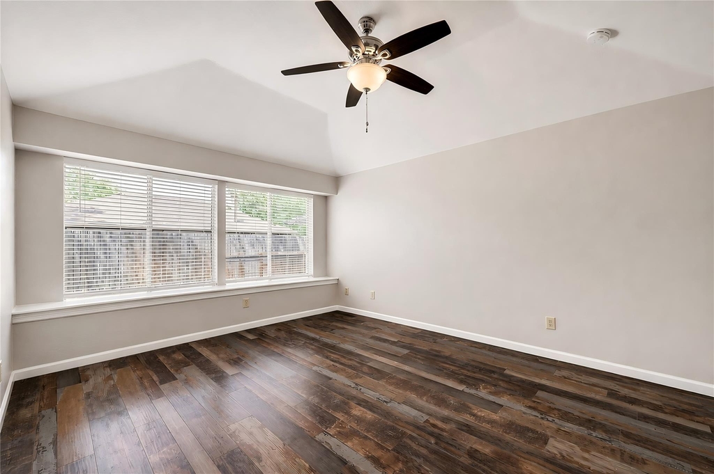 12710 Fenimore Court - Photo 9