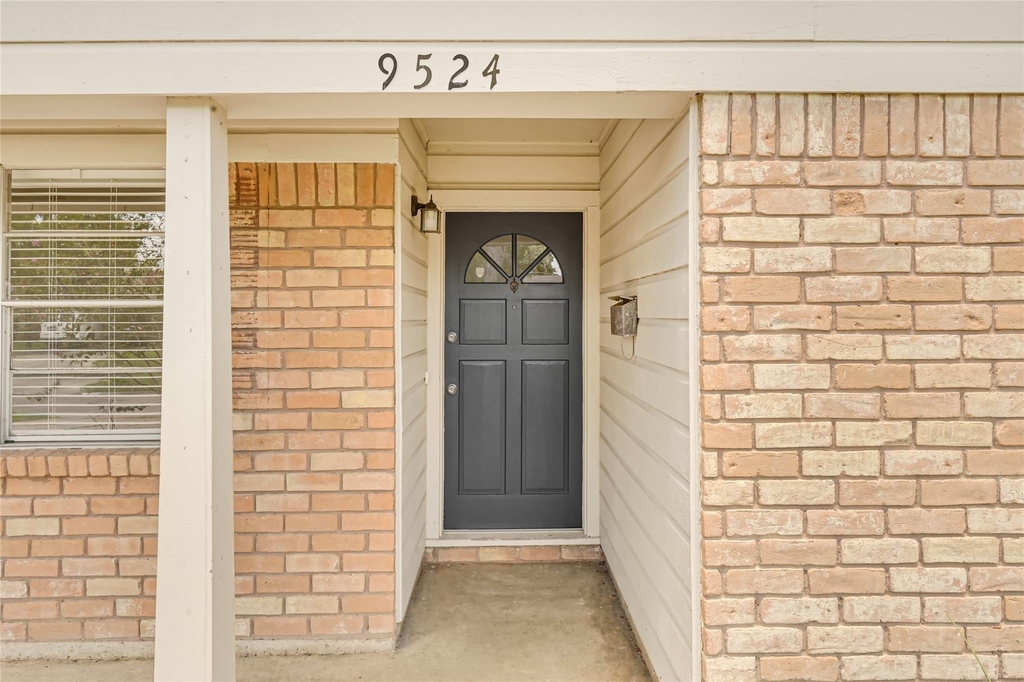9524 Truscon Drive - Photo 2
