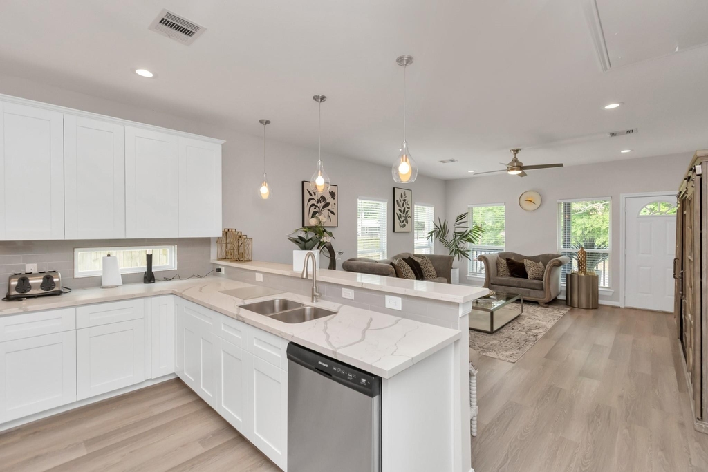 3308 Castor Street - Photo 11