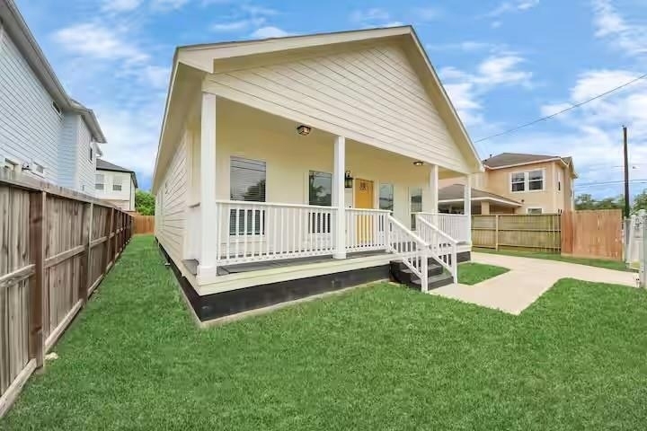 3308 Castor Street - Photo 2