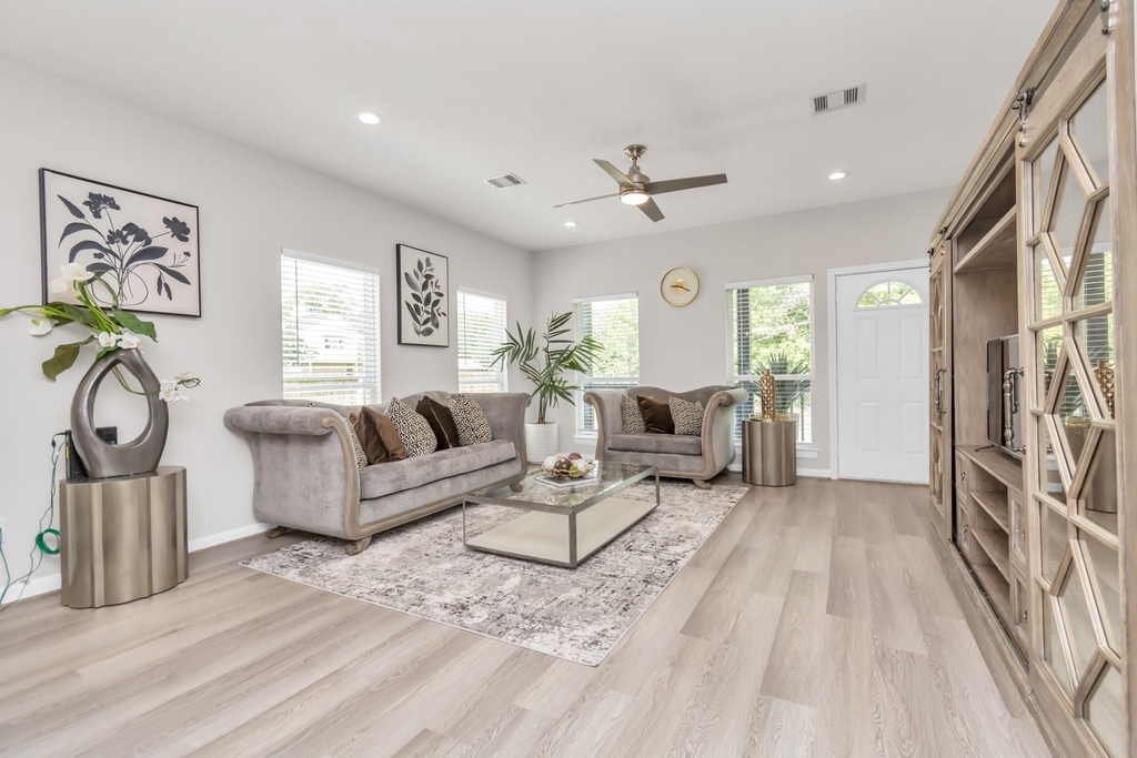 3308 Castor Street - Photo 4