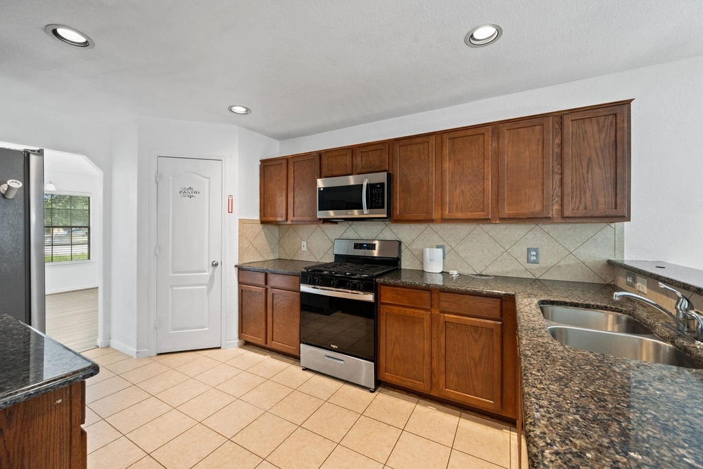 4614 Pin Oak - Photo 9