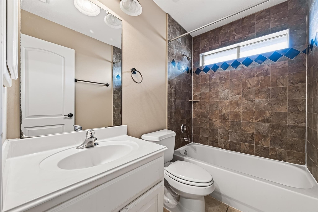 18943 Villa Bergamo Lane - Photo 37
