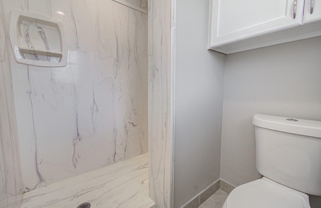 947 W Bertrand Street - Photo 15