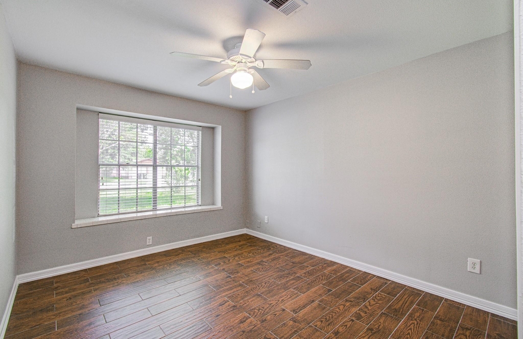 947 W Bertrand Street - Photo 18