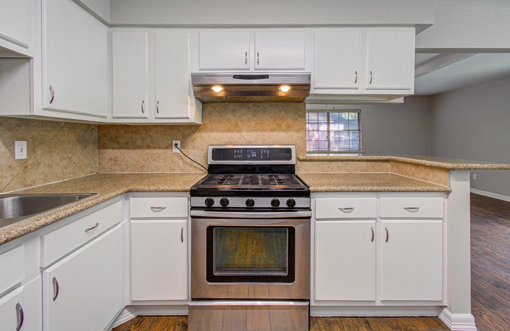947 W Bertrand Street - Photo 10