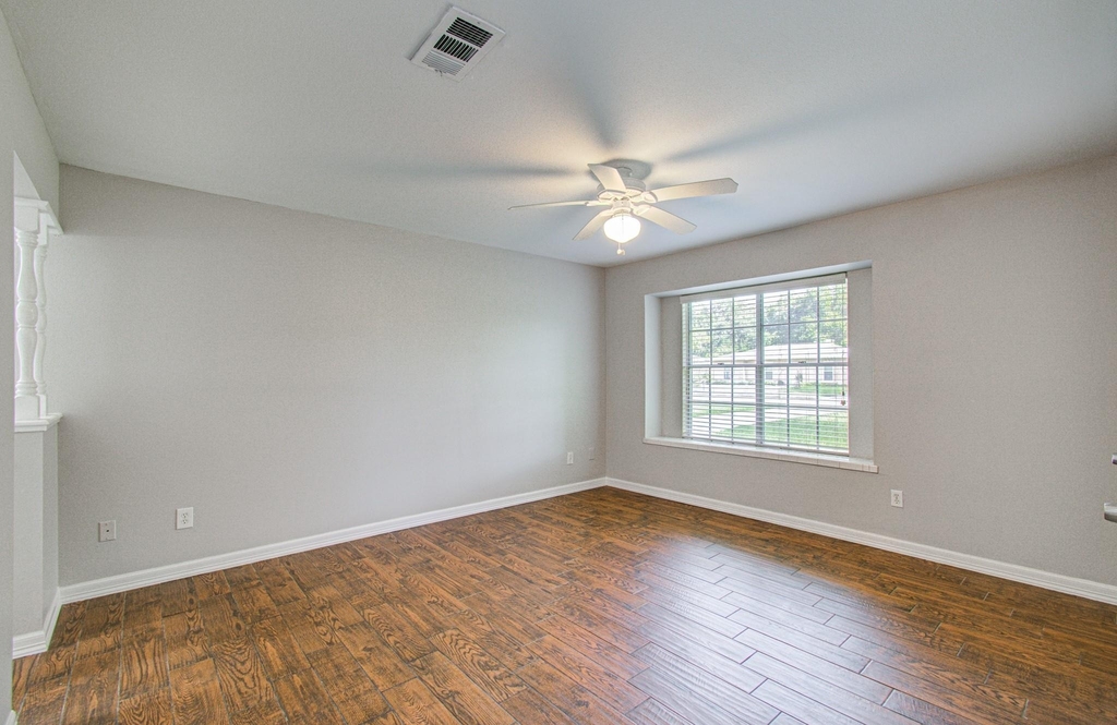 947 W Bertrand Street - Photo 11
