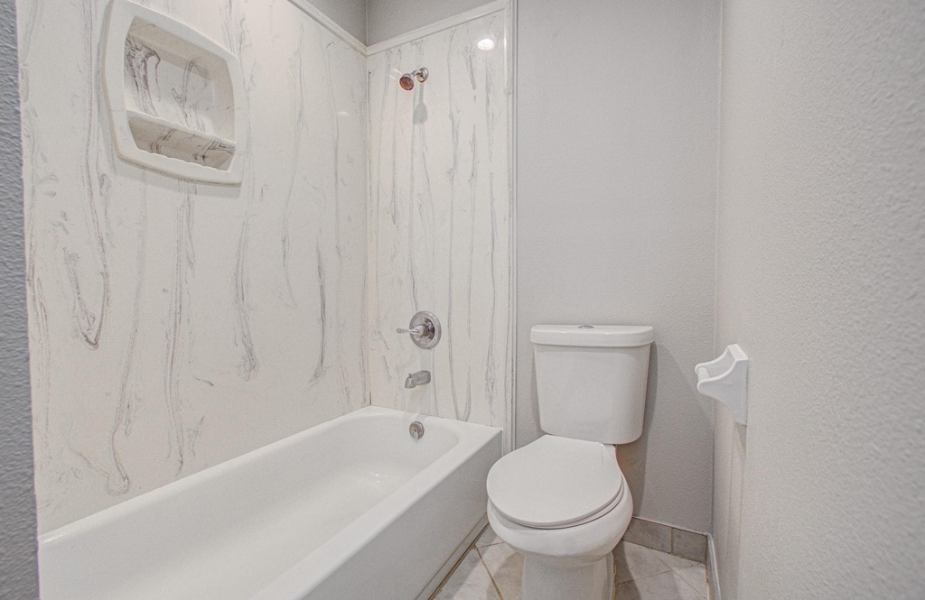 947 W Bertrand Street - Photo 21