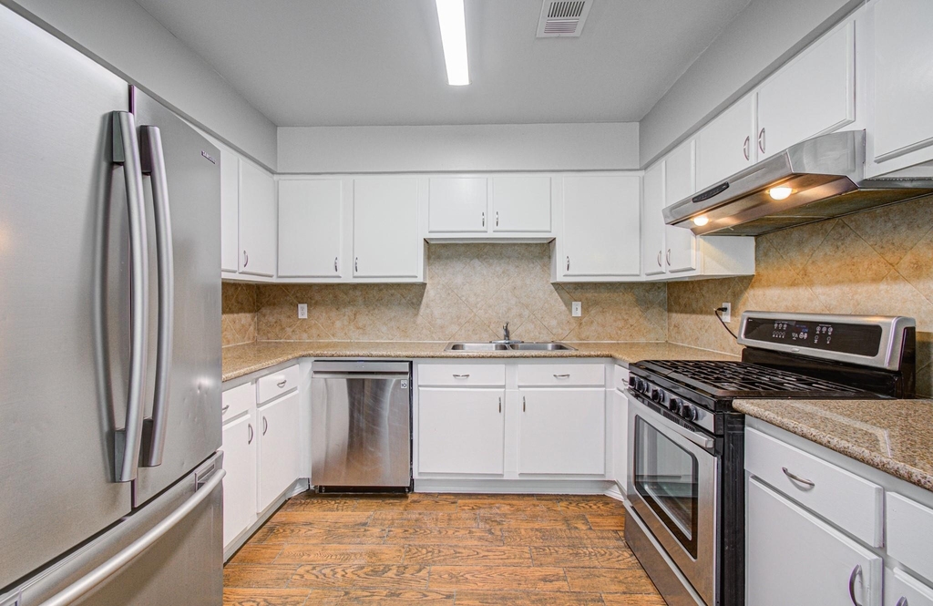 947 W Bertrand Street - Photo 9